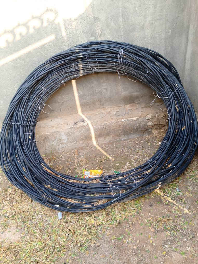 سلام عليكم كيبل ربع خطوط جديد طول 150 متر شراي يتصل عله خط ***********
