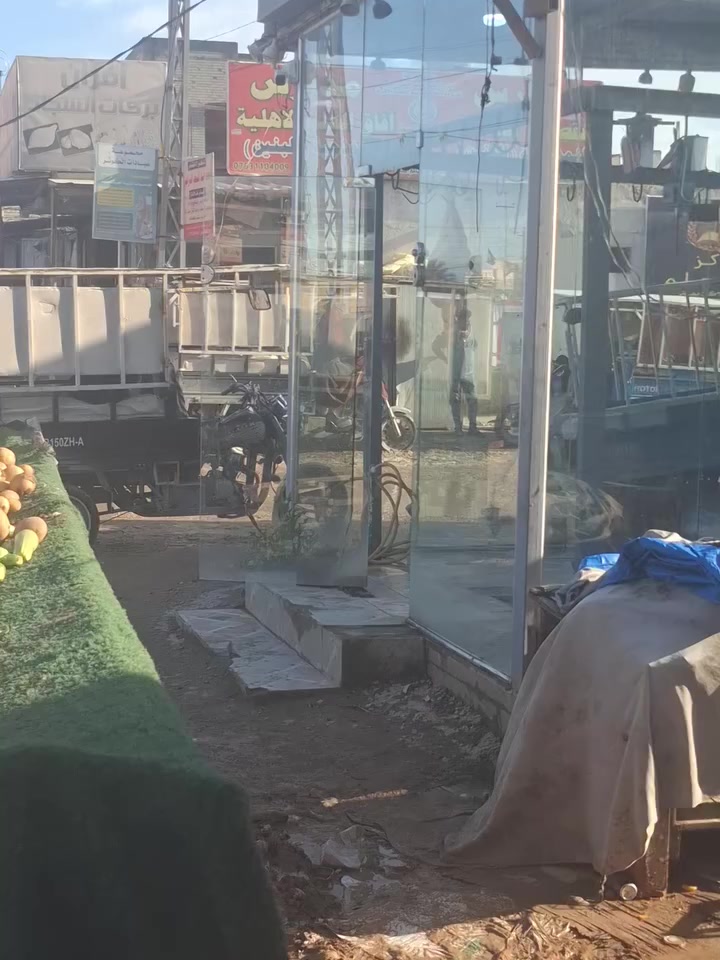 السلام عليكم محل للايجار وجهه شارع موقع تجاري 
شغال وخير من الله العنوان الكوفه البراكيه ركن شارع المطار القديم ع جهه شارع المعمل موقع تجاري يصلح كافتريا 
يصلح اسواق يصلح اسماك وكلشي بيه ناجح للاستفسار اتصل ع ***********
