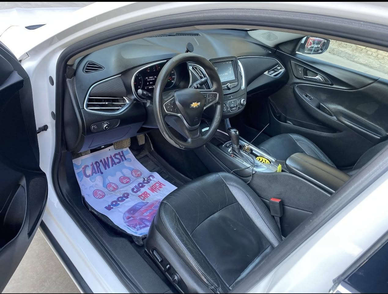 سلام عليكم

ماليبو 2018 LT بجم كبس
 حادث قطعتين جاملغ خلفي وباب وموحدين لون باب السايق  
السياره كلش نظيفه مواصفات LT معروفه كشنات جلد وكشن السايق كهرباء، شاشه  جبيره كار بلي وكامره ، توقف اوتو ، بصمة تشغيل وبيبان اربعه 
السياره بعدها عالبلاد حته الفيت بمب بلادي مال شركه بعده صارلها عدنه ٦ سنين مامفوليها بانزين عادي كله محسن 

السياره جاهزه مينصرف عليها دينار

ماشيه 72,000 

رقم بغداد الجديد باسمي وهزه جديده  (الصور قبل مابدل الرقم )

مكانها بغداد المنصور او حي الجامعه او مجمع نجمع بغداد

السعر 11,300 $ وبيه مجال  

تواصل عالرقم او دايركت

***********
