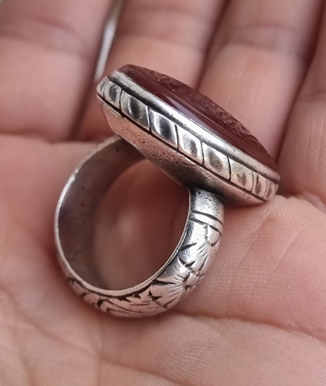 عقيق يماني كرز الكرز مخطوط خط يدوي  خط ثلث متداخل 
                      🔥حرز السيد علي القاضي 🔥
بصياغه يدويه ثقيله للبيع مكاني بغداد يوجد توصيل إلى جميع المحافظات للبيع فقط فقط أحبتي الغوالي ما اراوس بس ابيع 
***********
