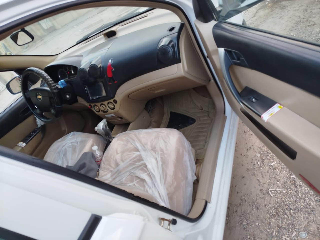 السلام عليكم افيو موديل 2011خليجي محرك مفتوح اوتماتيك السياره بيها بخار السونار مرفق بالصور مكلف بل نشرمكان السياره نجف   هاذه رقم راعيها  ***********
