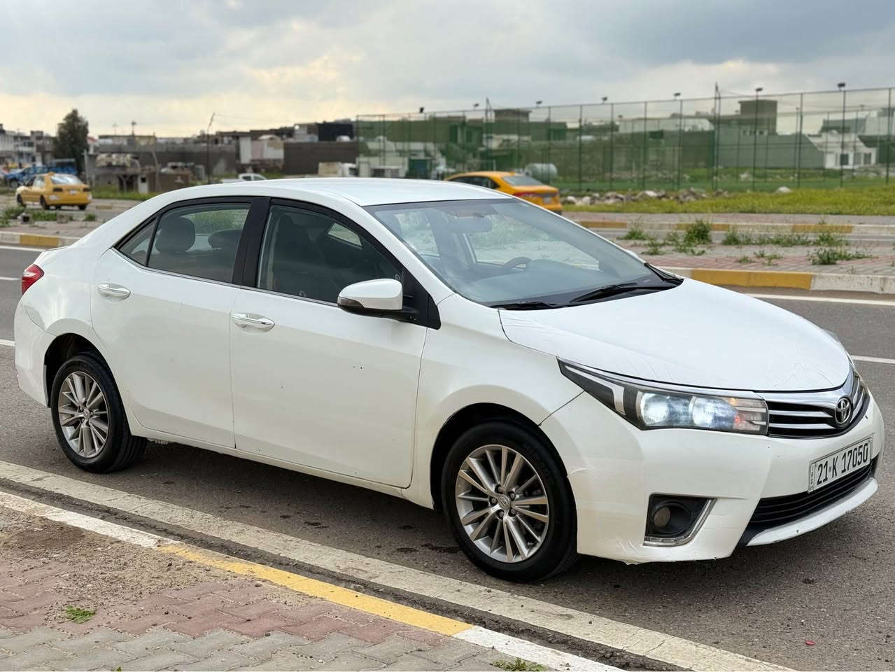 سلام علیکم 
تویوتا کرولا  
مودیل 2014
 مواصفات خلیجي  gli
محرك 1.6
بصمة
حساس
كير اوتوماتيك و عادي
داخل اصفر
ويل كروم
مراية كهربائي
جام كهربائي 
تحكم ستيرن
بي اربع قطعة صبغ
بجم خلفي كبس بدون دواخل
اربع تايرات جديد
تاخم صدر جديد
سنوية رقم هزة جديد لحد 2028
سيارة حلوة جاهزة مكفولة
مكان كركوك
***********
***********
سعر 112$ كركوك, العراق
