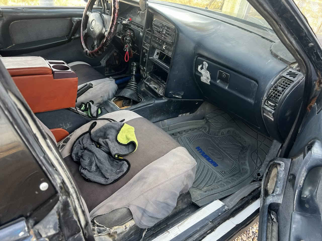 للبيع سياره اوبل اوميكا موديل 1991  لون ازرق كير ومحرك مكفول سياره كهربائيات كلها شغاله نضيفه وبسعر 20 ***********/***********
