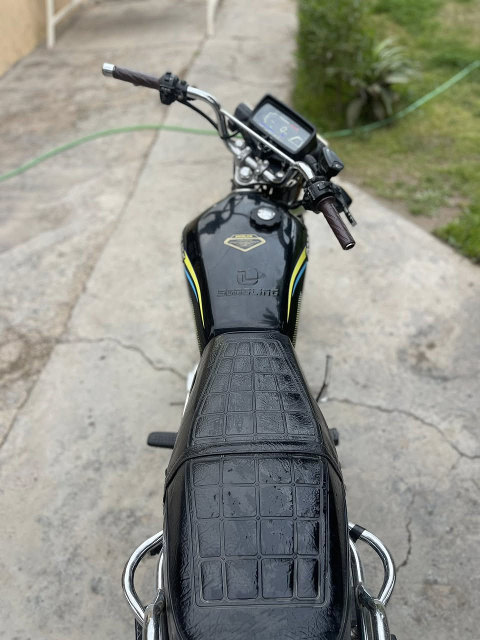 سلام عليكم دراجة سيفان للبيع موديل 23 اوراق اصولية دراجة نضيفة حلوه شلعه ومعدل محرك مامفتوح مكاني المحمودية السعر 550 ، خاص موجود او ...
***********
***********
