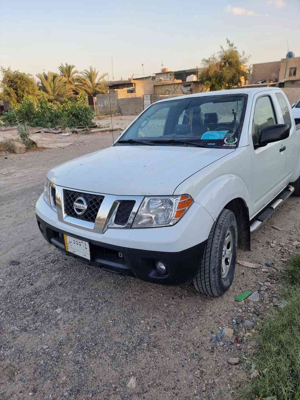 نيفاره ٢٠١٥ قماره وربع
محرك كير ضمان كشر حلو تبريد حلو 
شغال شرط تحويل .
***********
