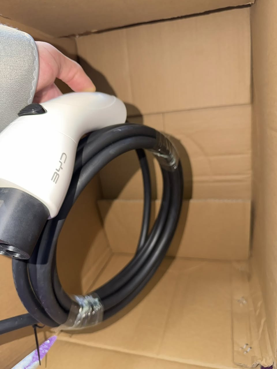 من رخصة الادمن 
السلام عليكم شاحن BYD اصلي وكالة                                                           مامستخدم مع كامل الملحقات (مسدس / كارت /وايرات الربط) 

السعر حسب السوك متفاوت كلمن ينطي سعر بكيفه ،
وعليه السعر الي يناسبني يحصلها وشكرا


**إذا كنت صاحب هذا الإعلان وتريد حذفه لأي سبب، رجاءا أرسل رسالة إلى الدعم الفني**