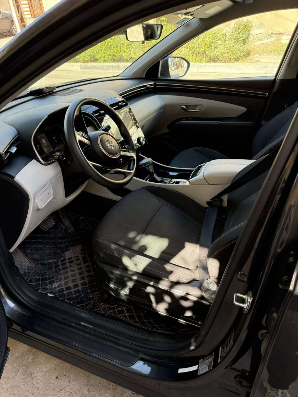 توكسان لبيع موديل ٢٢ وارد امريكا  ماشيه ٤٦ مايل 
الحادث مالته تبديل جاملغ ايسر فقط 
جميع ايرباكات سليمه 
محرك مكفول ٢٥٠٠ 
كير مكفول أربع وضعيات قياده 
تبريد قطعتين امامي خلفي 
حساسات 
كأمره 
تشغيل عن بعد 
بصمه أبواب وبصمه تشغيل 
رادار جانبي 
توقف ذاتي 
تحديد مسار 
١السعر ١٨٥ ورقه وبيه مجال لشراي 
***********
