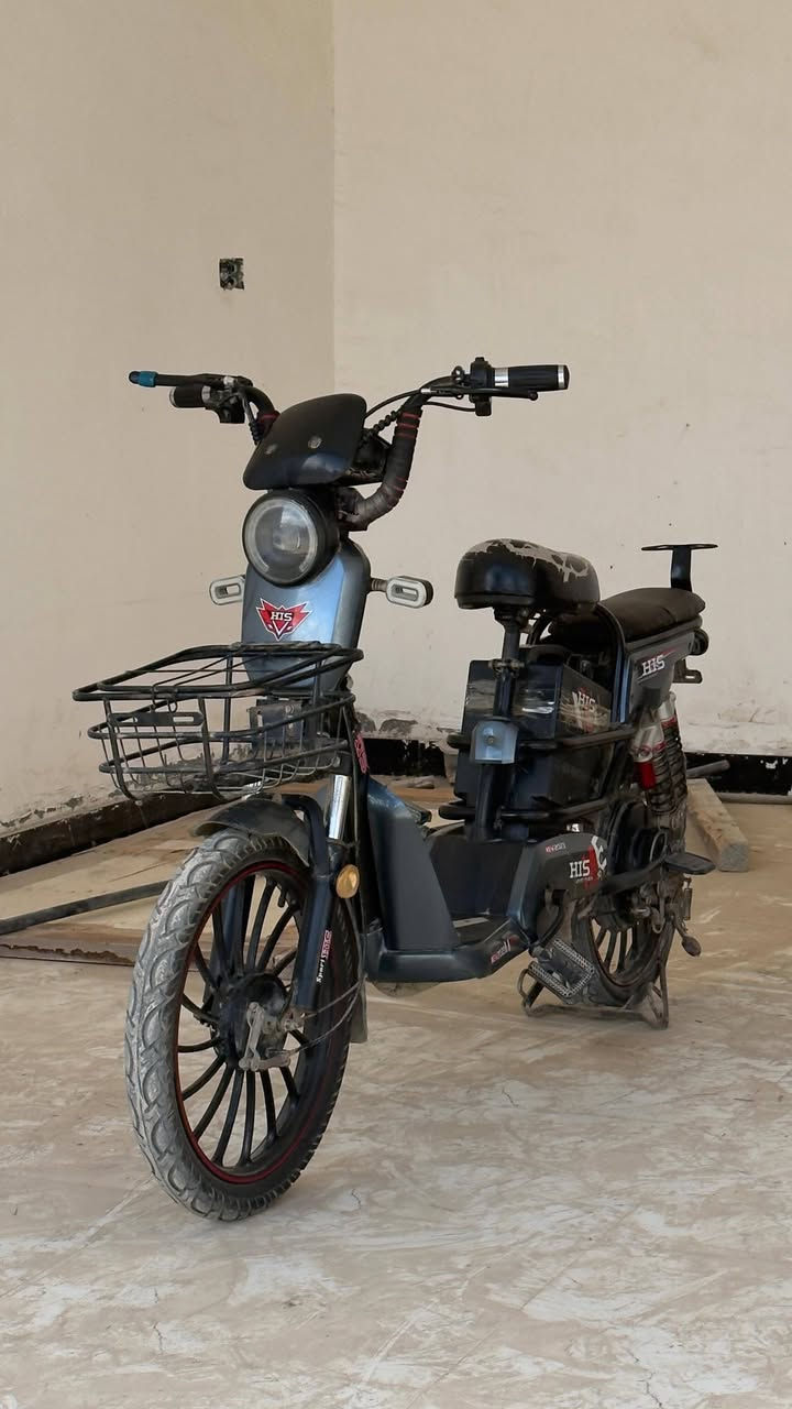 السلام عليكم
دراجة شحن للبيع ماناقصة اي شي السعر 400 وبي مجال 
الشراي يتواصل على الرقم ***********
