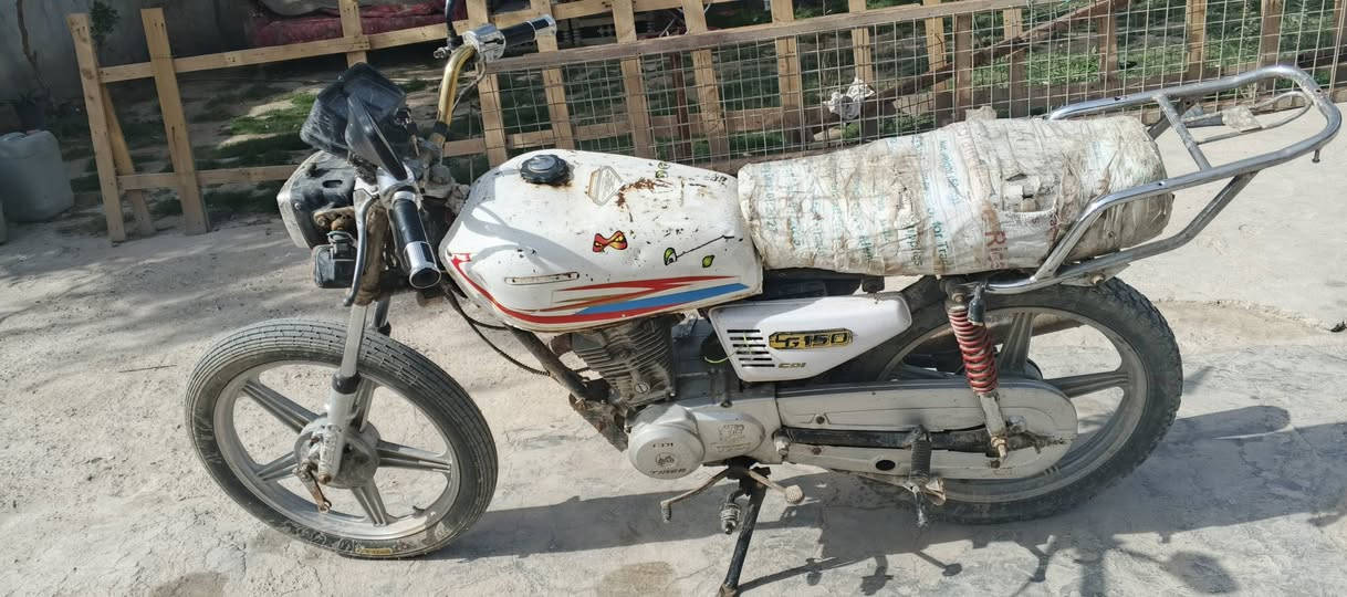 السلام وعليكم دراجه رابعة كير بدون اوراق اتكفل من سرقه العنوان بغداد جسر ديالى السعر 200قفل***********
