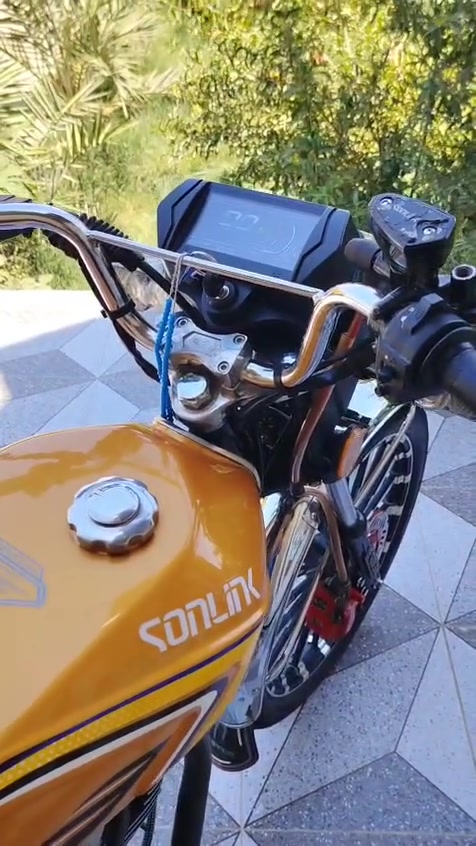 للبيـع سونـك 5 كيـر موديل 25 محـرك 200 cc دراجـه جديده بعدها اوراق موجودة كهربايات عداد كلهة شغاله الـسعر 750 وبيها مجال مكاني بغداد نهروان *********** بـي واتساب
