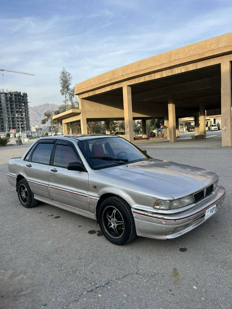 گڵاند مەکینه 63 ی مەرغووب سەیارەکە گێڕ و مەکینه س بەشەرتی فیتەر هەتا بڵی جوان و خاوینە بەشەرتی مووس و بڕاوە و وەرگەڕاو چوار ویل و تایەی لۆک ئارم سۆران ە ڕسمەکەیە بەس من بەهەدیە ئەی دەمێ بەشەرتی ماڵی مەدەنی دەیفرۆشم هەتا بڵی توند و تۆڵە و بی مەسروفە . گێر و مەکینەی سەعات چۆنە ئاوایە . مووشتەری لەخزمەتت دام 

سحر//18 و معامەلە 
شوین//ڕانیه
ژ.م//*********** رانية, السليمانية
