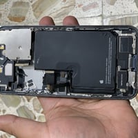 شباب. شاصي 13pro Max  الشاصي نقصه بس فلاش. كامرات خلفيه. البعد ال3بيها...