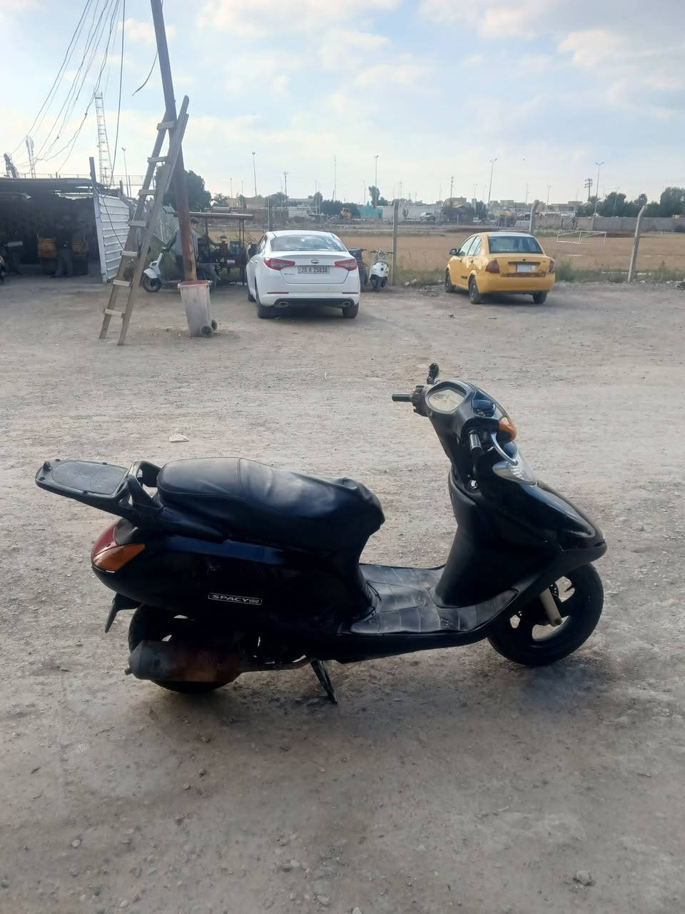 السلام عليكم دراجه سبيسي ياباني للبيع نضيفه كفرات اصليه نضافه٨٠٪دراجه مفتوحه رايمر مكينه ناعمه كلش السعر ٦٠٠وبيه مجال قليل ‏‪***********‬‏
