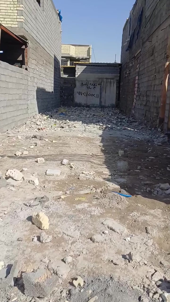 قطعه ارض للبيع مساحه ١١٧ متر واجهه ٥ ونزال ٢٣ مخدومه ماء + مجاري منطقه البحث العالمي مقابيل حي البتول تبعد علي فلكه حي انصر ٥٠٠ متر الفرع ع الشارع رقم ***********
