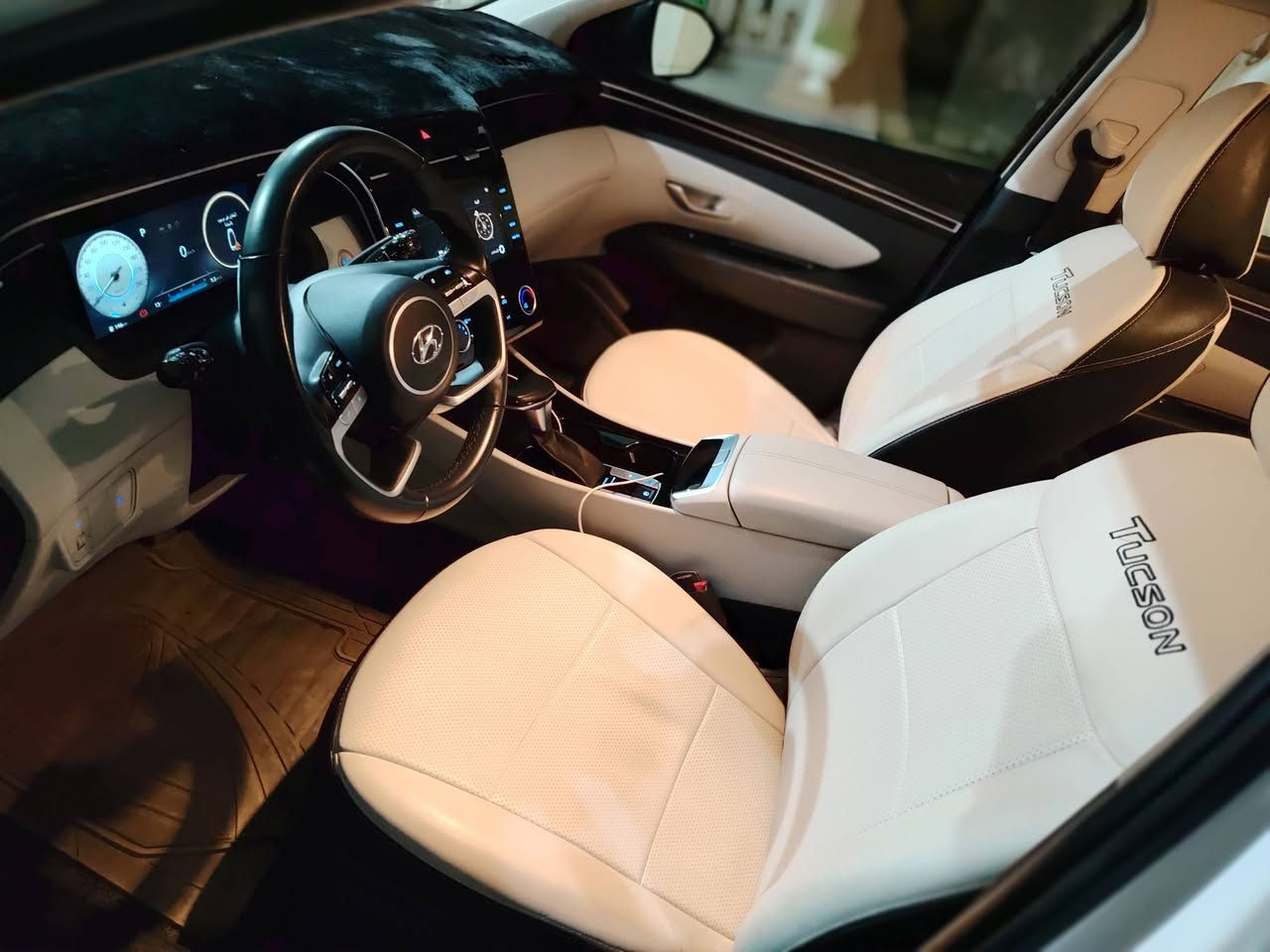 توسان 23 خليجي ماشية ٤٤ مكفولة من الصبغ والتبديل رقم انگليزي السعر ٢٠٠٩ وبيها مجال بسيط سيارة جديدة  للاتصال ***********
