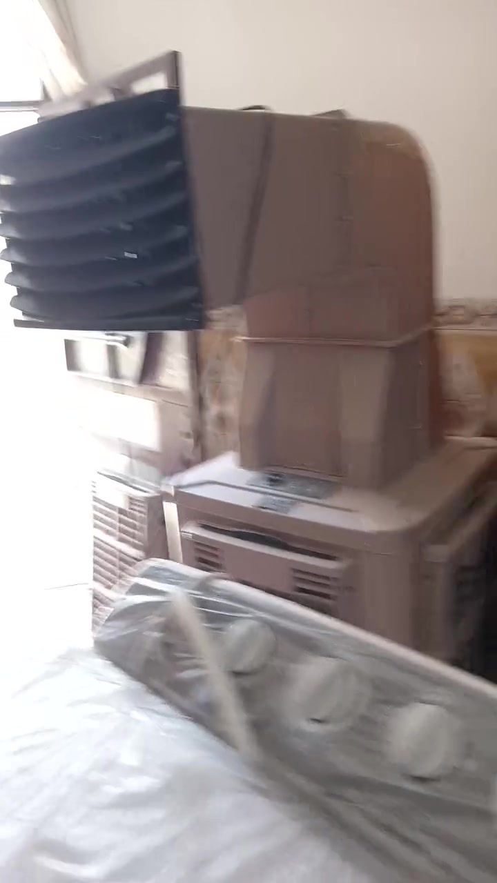 مبردات للبيع جديد مامستخدم بس وحده طلعت مفطوره اشويه من الركبه والثانيه جديده الجديده قفله 300 والمفطوره قفله ٢٧٥ هذا الرقم *********** مكاني بغداد
