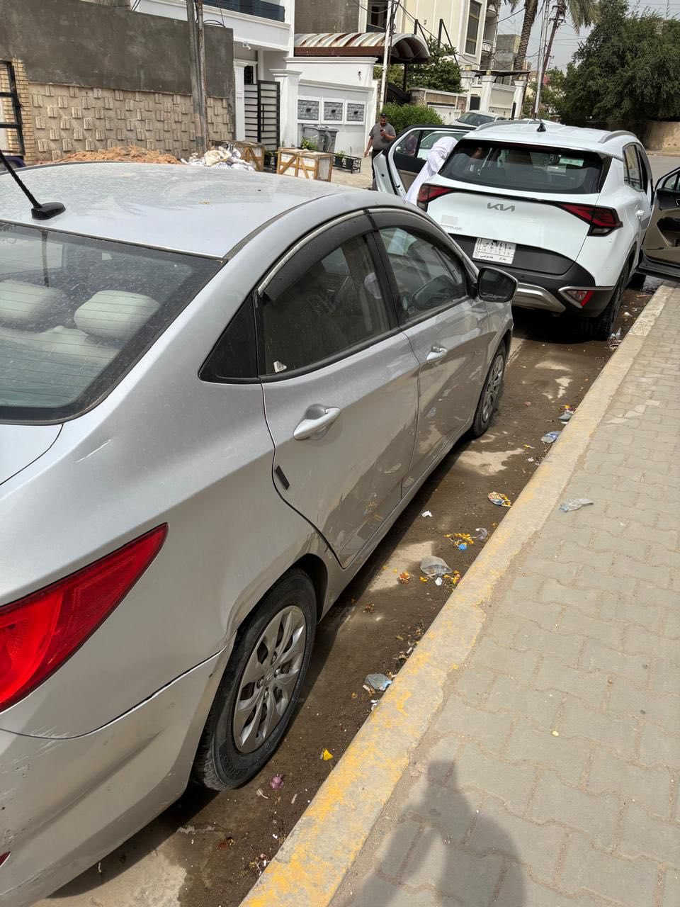 السلام عليكم
هونداي أكسنت 2016 
وأرد امريكي بدون ايرباك ورقم 
الشاصي KMHCT4AE7GU041391
 GDI محرك 1600 
حادث داخل العراق تبديل بابين السايق والورا
رقم بغداد مشروع وطني اي مكان تتحول 
سيارة بإسمي سنويه 2030 هزه جديده تحويل مباشر  
مابيها اي نقص 
السعر  90 ورقة  وبيها مجال بسيط
مكان السيارة بغداد: قرب كاتب عدل المنصور
رقم الموبايل ‭ ***********
