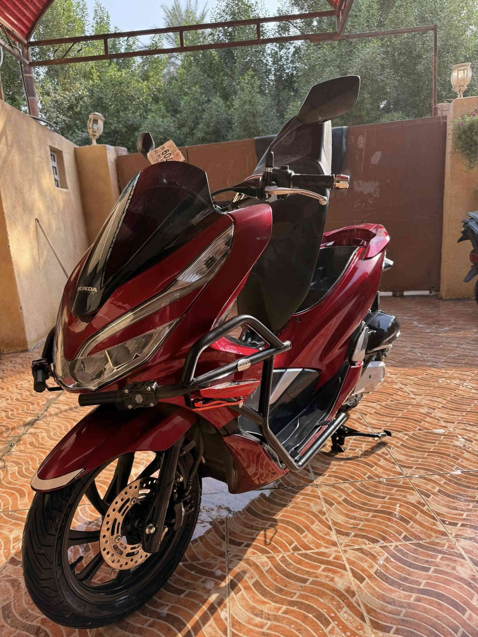 سلام عليكم اخواني BCX
للبيع جيل ثالث جديده شرط كارتون والصور تحكم + صور اليابان اني مستوردها شخصيا جتي ماشيه 2900km وحاليا ماشيه 6000 وياها بصمتين وسويجين طوارئ والجادر الاصلي مالتها وياها تايرات مشلن بالحباية بعدهن وياها درع اصلي مكاني ديالى بعقوبه 

سعرها 24$ وبيها مجال بسيط

***********
