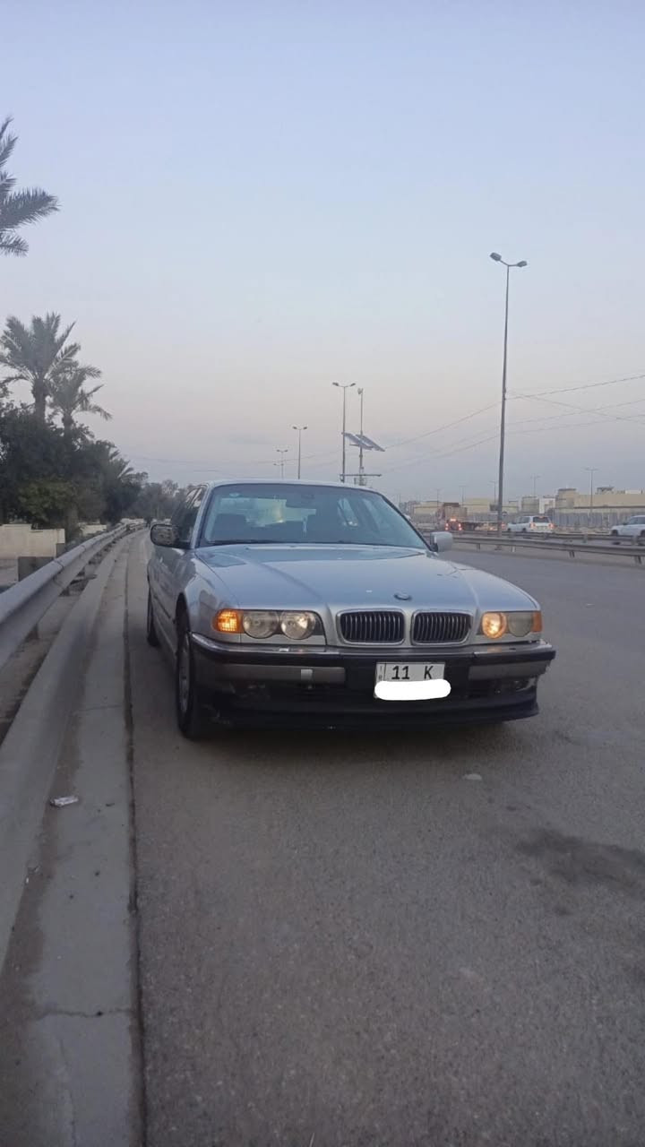 بي ام خفاش
موديل 2000 مسجلة 1995
شادلها محرك 35 دينمو مي 
سلايد جام 
كشنات كهرباء 
سنوية لغاية 2030 
مكان بغداد 
السعر 70 وبي مجال 
***********
