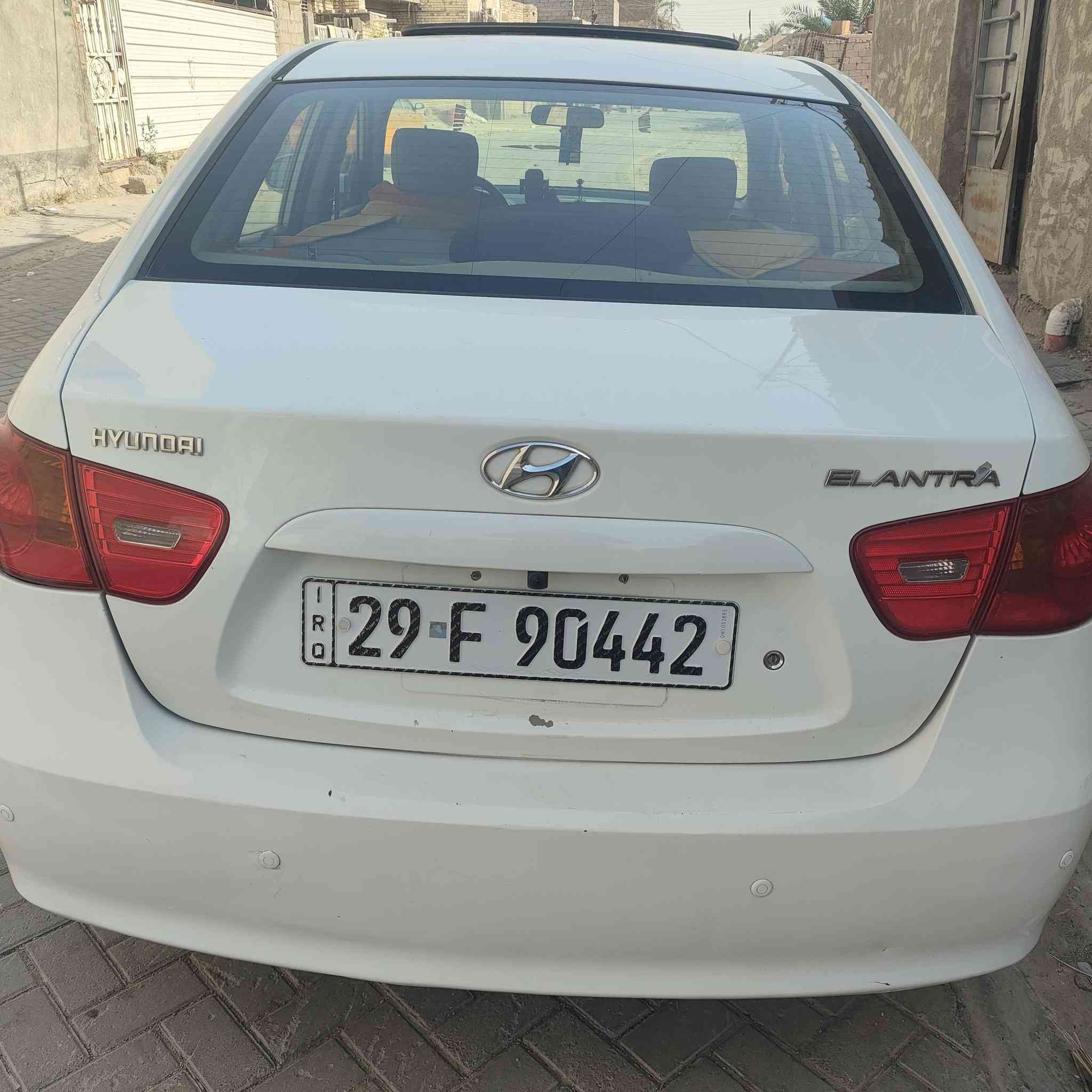 السلام عليكم مقدسة 2009 رقم واسط باسمي بيها بس باب خلف السايق بارد كد شبر أقل عندي صورة التصليح صدر جديد تاير جديد سياره خير من الله
مال بيت 
 دكشن عالي مكينة 1600 .
 بغداد حي النصر 
*********** 
السعر 100 شدة
