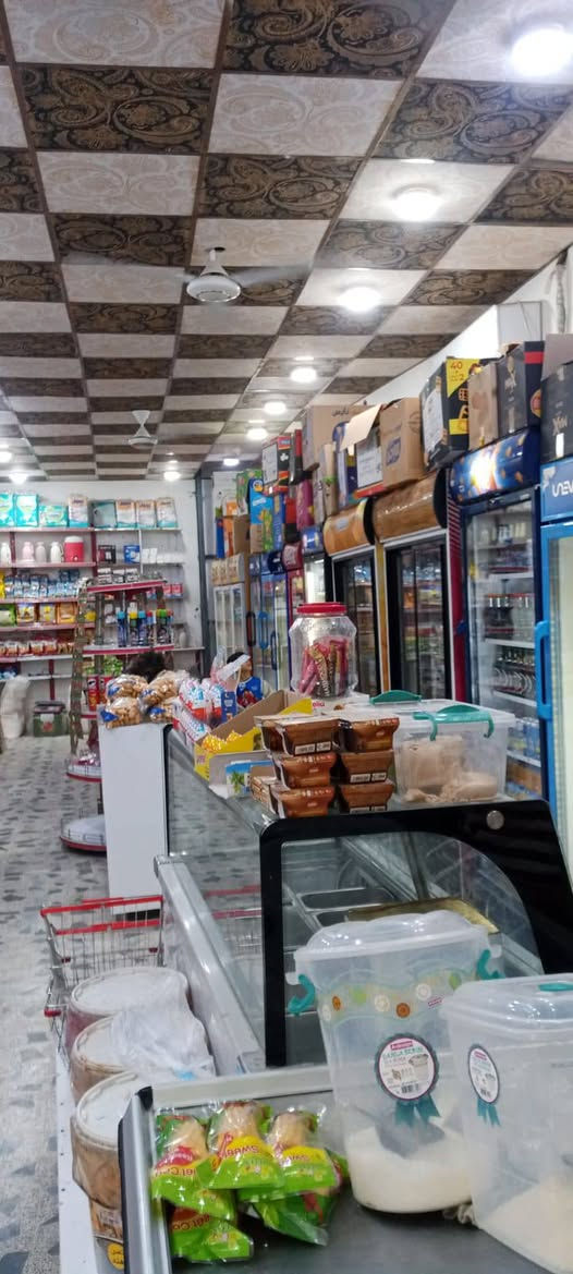 سنتر لمكان كرمه علي لطيف شارع تجاري  للبيع كامل ما ناقص شي وبي مصعد ومخزن فوك وغرفه  لغراض لبي كلهن لك بي ١٩عارضه لك و٥عرضات لشرايك لمندوبين يذبولك بيهن غراض  سعره ٢٥مليون وبي مجال لسنتر اجار اجاره ٥٠٠ بل شهر بي شاشات ومنضومه كامرات وانترنيت كلشي بل سنتر لك   رقم ***********
