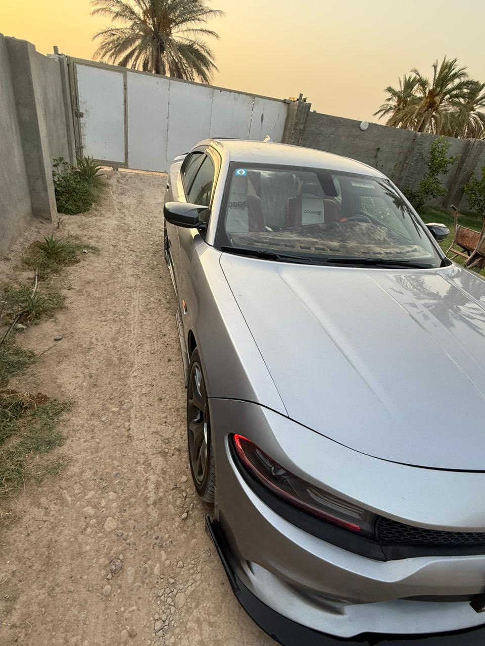 سلام عليكم  دوج شالجر موديل 16كامل مواصفات ما عدة الفتحة للبيع وهاذ رقمي اليحب يتواصل واتساب فقط ***********
