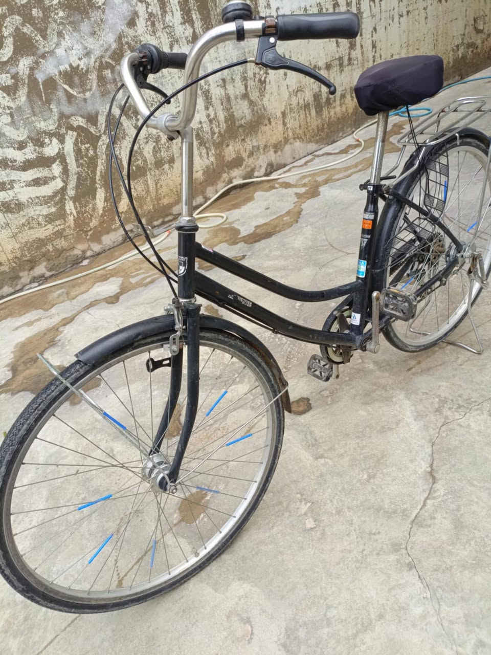 السلام عليكم عندي باسكلين للبيع نضيفات كل عيب ما بيهن حجم 27 ثنينهن عنوان كركوك حي  الرقم الهاتف ***********
