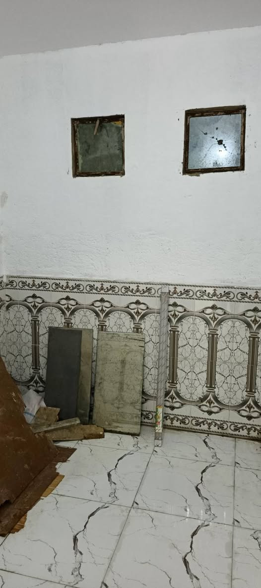 للبيع ٧٥ متر مربع في منطقة ام الكبر والغزلان 
بيه اربع غرف اثنين مطابخ
واثنين حمامات الاستفسار اتصال على هاذ رقم***********طابوصرف
