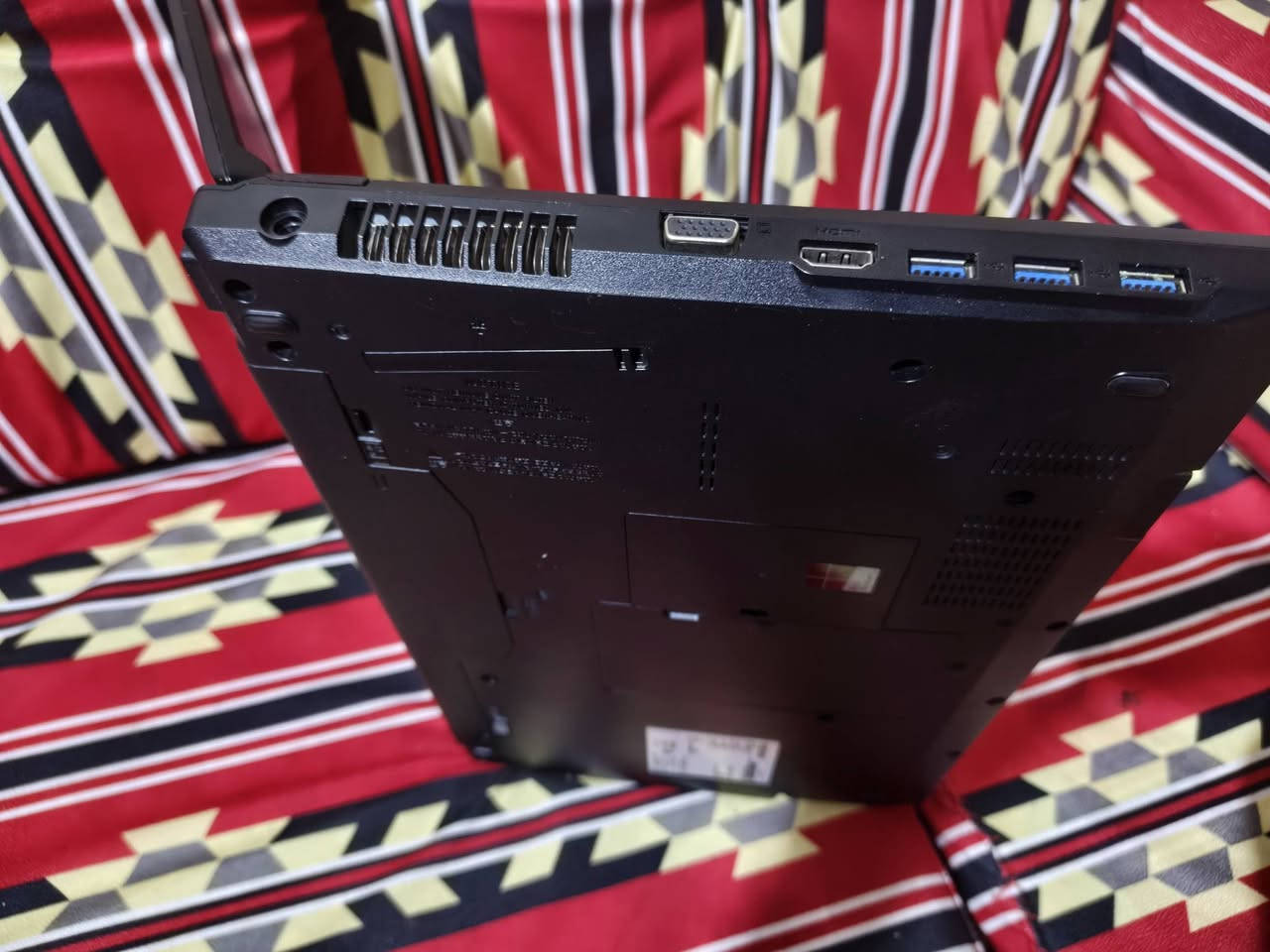 💻 للبيع — Fujitsu LIFEBOOK A576
🔹 المواصفات:
المعالج: Intel Core i5-6200U (الجيل السادس)
السرعة: 2.30GHz ويصل إلى 2.80GHz Turbo
كرت الشاشة: Intel HD Graphics 520
النظام: Windows 64-bit
الشاشة: 15.6 إنج
مناسب للدراسة، الأوفيس، التصفح، والألعاب الخفيفة
يشغل ألعاب مثل: GTA V / CS:GO / Mount & Blade / Valorant على إعدادات مناسبة
🔹 مميزات الجهاز:
✔ بطارية جيدة
✔ عملي وسريع بالاستخدام اليومي
✔ مناسب للطلاب والشغل
✔ يدعم SSD وترقية الرام
📍 الجهاز بحالة جيدة والاستعمال محترم.
السعر: 
175 الف وبيه مجال للطيبين. 🫂
للاستفسار: 
*********** واتساب.
