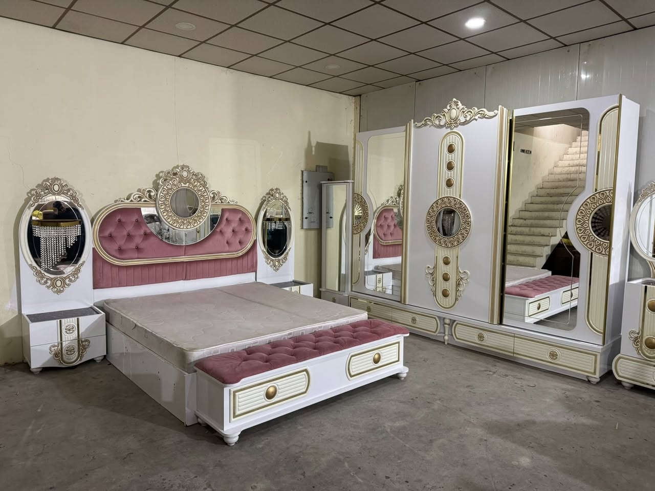 ژوري نوستن شتيكي زور زور جوان باك شتيكي تايبت
توركيه (7)پارجيه نأو نيشان كه لار ناو مزاد خانه كونه كه 
پشت مكتب ليلا قاسم (پيشانكاي هاوكار زه نكنه) 
هه ر به ريزيك ويستي تليفون به كات به م ژماريه 
(***********)
