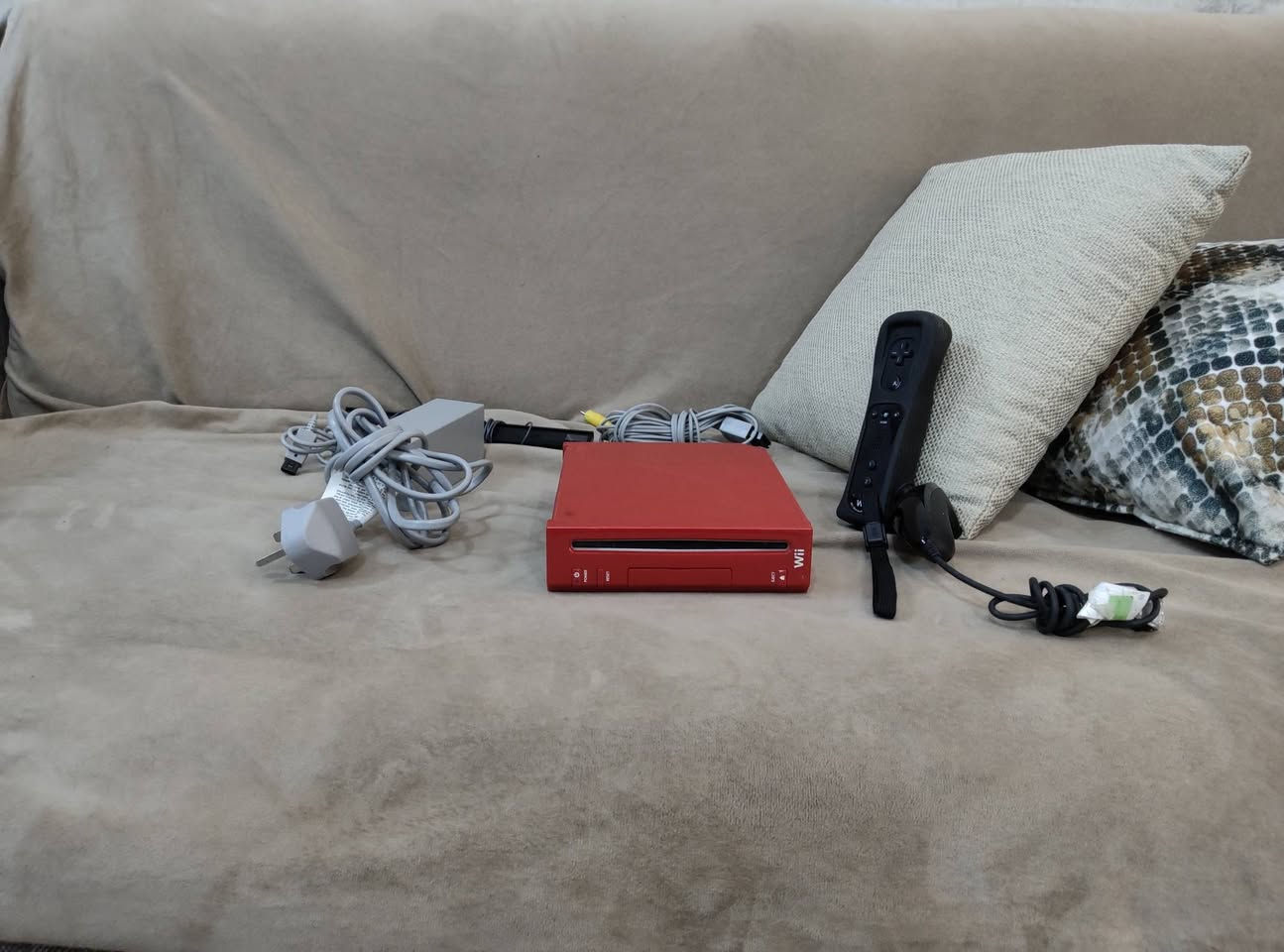 سلام عليكم Nintendo Wii®
نادر لون احمر 
ريجين EUR 
جهاز نوادر 
كامل ملحقات نظيف 
سعر 50,000 الف 
يوجد توصيل جميع محافظات العراق


**إذا كنت صاحب هذا الإعلان وتريد حذفه لأي سبب، رجاءا أرسل رسالة إلى الدعم الفني**