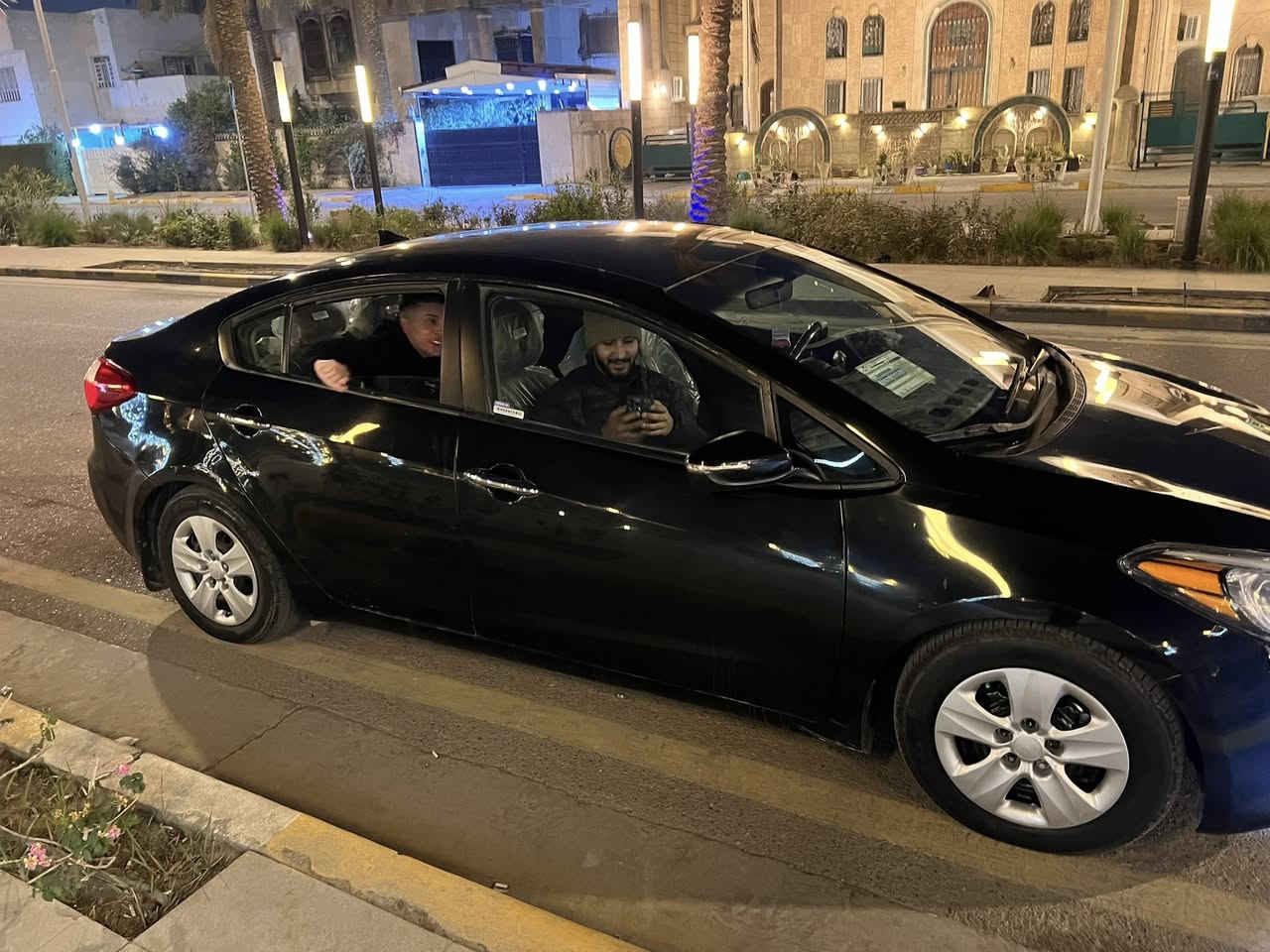 مراوس فقط 

حادثها فقط قبق صندوق وهنا بلعراق صار بيها صبغ بابتين 
صفحه صدر 

كيا فورتي 15

مكينه دوش 2000 ، كير at

تحكمات استين جهتين 
اشاير بالمري 
شاشه + كامره خلفيه 
مثبت سرعه  + eco drive 
منظومه (ناصي+عالي+بلوجكتور)
تبريد ثلج 
السياره كامله مابيه نقص برغي
صدر جديد امامي خلفي رقم بغداد 
عنواني الكرخ
***********
