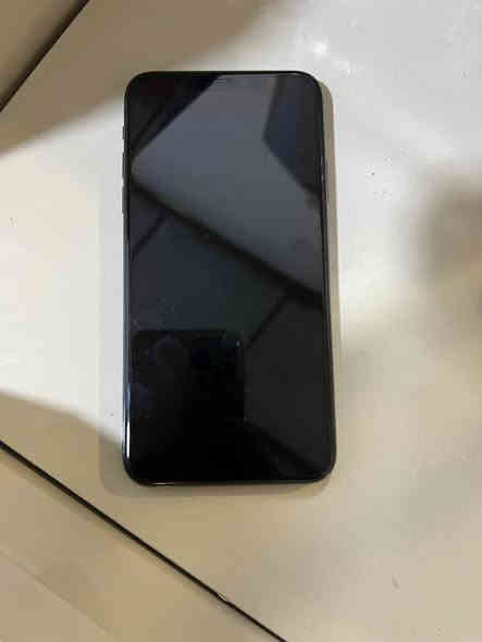 للبيع 11 برو ماكس ذاكره 256 بطاريه 79 ما مبدل بي اي شي فقط شخط خفيف ويعكس لون احمر باطار الشاشه وهو طافي السعر 325 الف للاستفسار ***********
