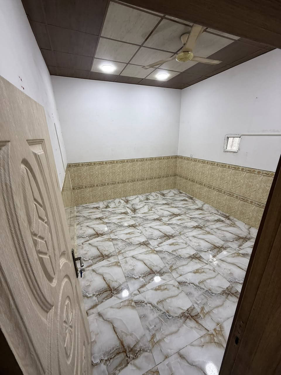 دار للايجار مساحه الدار125 متر طابق ارضي 
🔹🔹🔹
—————————
العنوان: حي عدن 
🔹🔹🔹
—————————
المواصفات- طابق ارضي يتكون من غرفتين نوم استقبال وصحيات ومطبخ 

—————————

💵💵السعر : مرسله الصفحه او دخول قناه  تلكرام https://t.me/m1998a1997
اتصل على الرقم
***********
