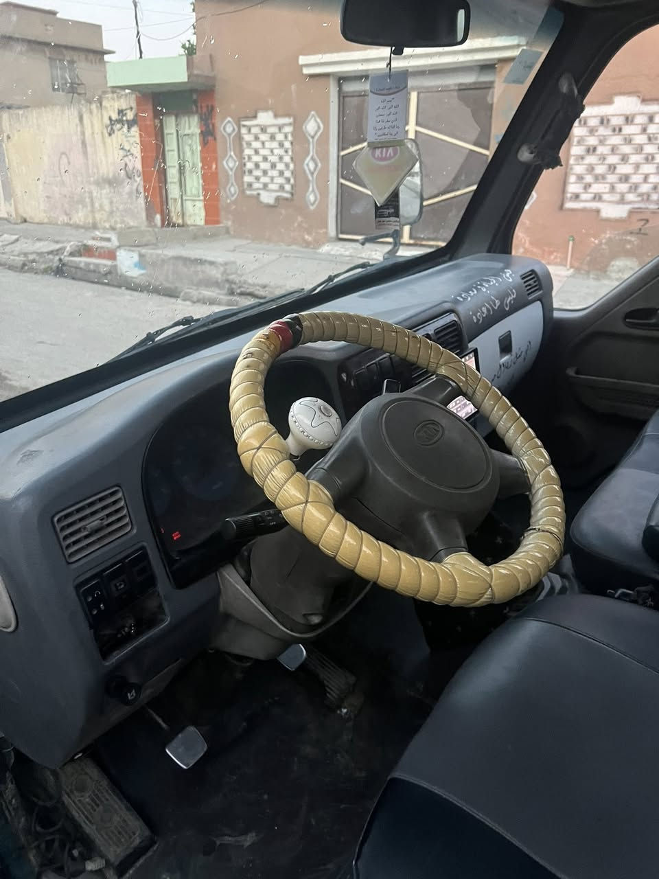 السلام عليكم
اخوتي عندي هاي الكيا حمل 2002 رقم نينوى سنوية 2030 
الكيا ما بيها صبغ بيها اثر معجون بالباب 
مكينة شرط كير شرط 
السيارة باسمي تحويل مباشرة 
الشاصي مكصوص
الداخل شغال كامل 
دوشمة جديدة جلد 
السعر 85 وبي مجال 
المكان موصل الأيمن حي العريبي 
للتواصل والاستفسار 
*********** بي واتساب 
*********** ما بي واتساب
