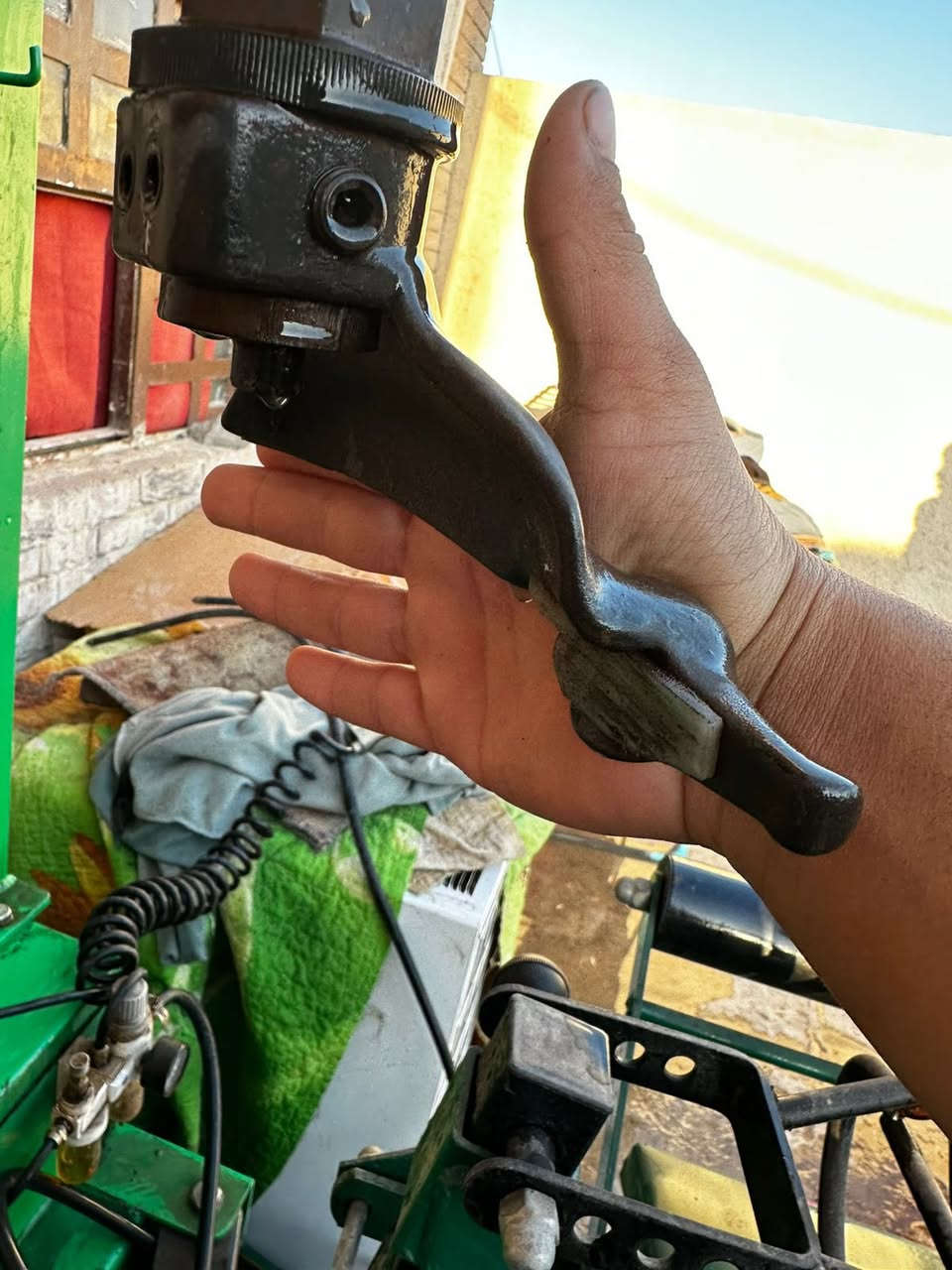 سلام عليكم غراض لبيع قالعه وشالخه ودريل هوة كبير وزغير ورفوف وتانكي دهن 1000لتر وحوض وميز ستراحه مرتب هوة وكرسي مكان بغداد رقمي ***********واتس
