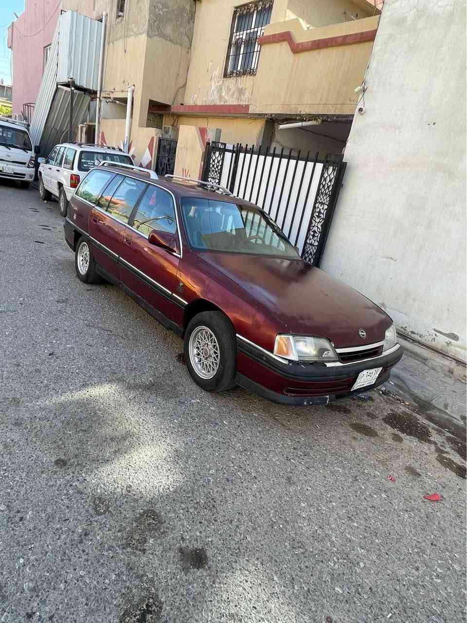 سعر 22 بي مجال 
اوميكا محرك 20 شرط لا صرف ولا صوت 
كير عادي شرط سنويه عاج منتهي شرط تحويل وكاله صدر امامي خلفي جديد كاردن اكسل كلهن جديد مبدلهن  اربع تايرات جديد مبدلهن
كهربات كامل شغال  حادث ما بيه 
بيه بس هلات معمره 
مكاني كركوك. *********** 
مكلف بل نشر خابر صاحب كركوك, العراق
