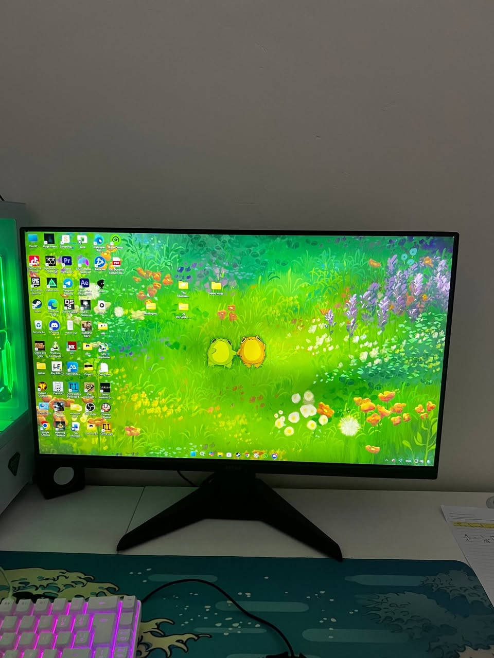 Pc مستخدم 6 اشهر  نضيف جداً
المواصفات 

 المعالج R5 5500 
 المذربورد M.b b450m asus
Ram 16 3200mhz
 كرت الشاشة Rtx 4060 8gb
 الهارد الاساسيM.2 1T 
هارد اضافي ميكانيكي واحد تيرا
 الباورسبلاي P.s 600w deepcool
الشاشة msi حجم 27 ips (180 HZ)
Case mass m12 ابيض
يجي وياه ماوس كيمنك 18000dp 
كيبورد كيمنك
جويستك مال بلي فور
هيدست و كذلك سبيكرات
قطعة بلوتوث
و كذلك UPS 
و ماوس باد اصلي 
السعر مليون و 700 و بيها مجال بسيط
مكاني البصرة و هذا رقمي ***********
