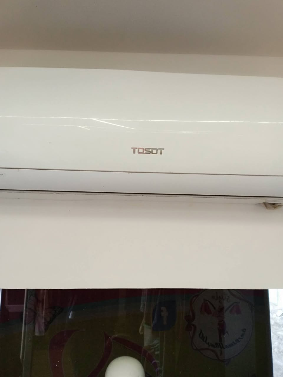 يوجد ديكور محل كامل نسائي ورجالي مع سبلت تيسوت اخو الجديد مع براد ماء مكاني ديوانيه للاستفسار الاتصال على الرقم ***********
