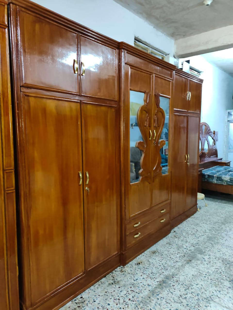 غرفه البيع صاج بسعر مناسب التواصل _
***********
