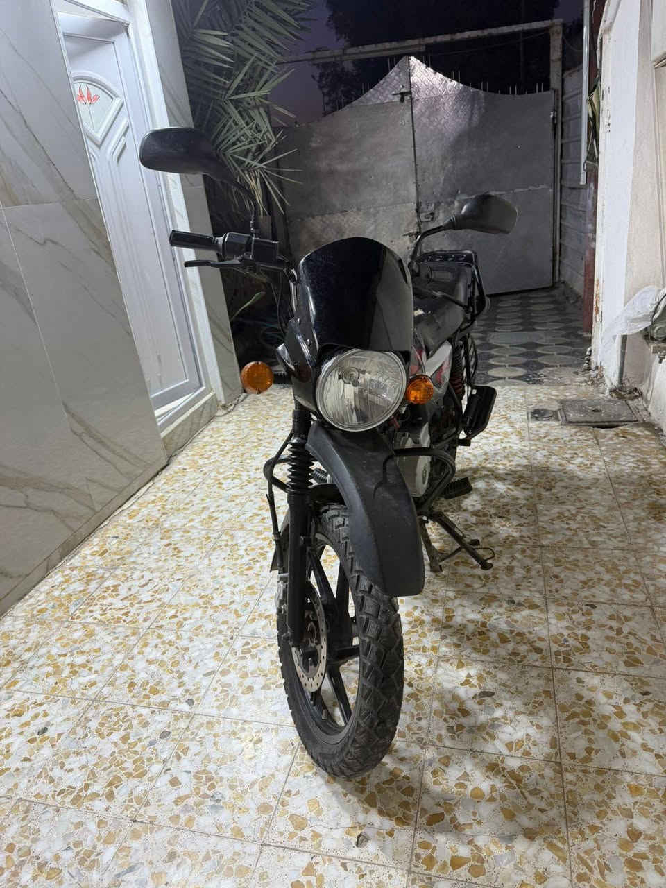 سلام عليكم :دراجه بوكسر موديل 2023:رقم وسنويه :دراجه خير من الله يرادلهة ترديب شويه مثل تغليف كشن جاملغ امامي :تنويه متواجد واتساب بس :***********
