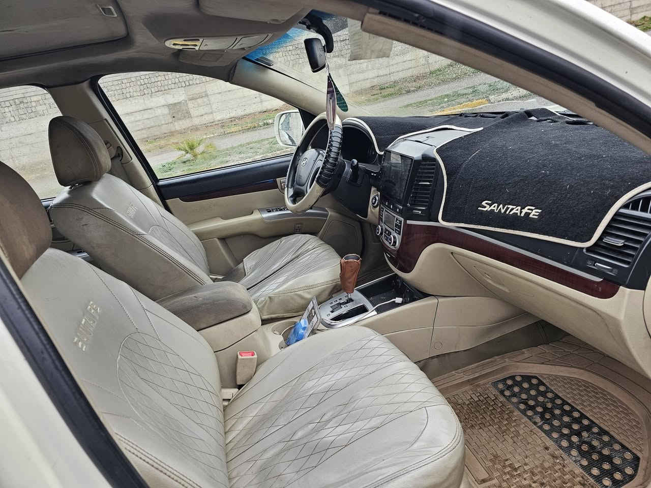 السلام عليكم
سنتافي للبيع موديل 2010
محرك 6. /2700 
فول مواصفات 7 راكب 3قطع تبريد
رقم نينوى جديد هزه فحص جديد 
كاربون بانزين/مكان موصل الأيسر 
السعر 117 وبيها مجال 
***********
***********
