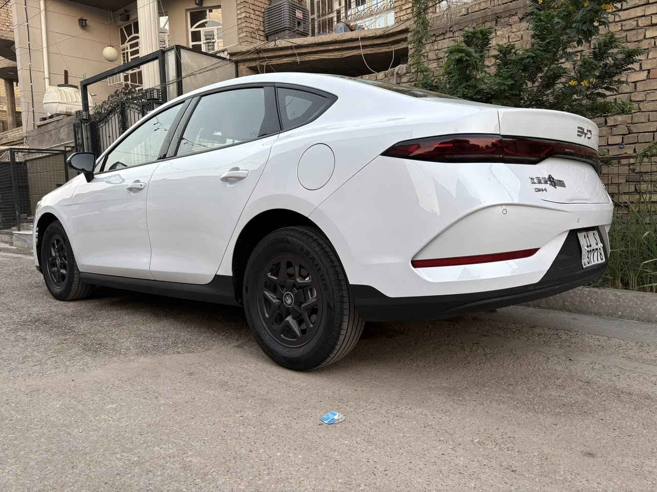 السلام عليكم شباب بي واي دي گن بلاص ٢٠٢٥ رقم بغداد بسمي سيارة صارلي شهر من منزلهة من شركة ماشية ٨٠٠٠ الكلي بيهة بس طخة بصندوك بسيطة كلش ممبينة وياهة شاحنة تحويلة عل بيت تشحن بدون ايرث ارضيات داخل مميز فرشة دشبول سيارة بجيس بعدهة السعر ١٨ مليونً او نص او بيهة مجال للطبين مكاني بغداد زعفرانية رقمي  السيارة مبرمجة وكاملة***********
