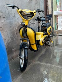 دراجه شحن  كهربائيات كله شغاله بس  بطاريه ما بي.  07712971375 بي وتساب