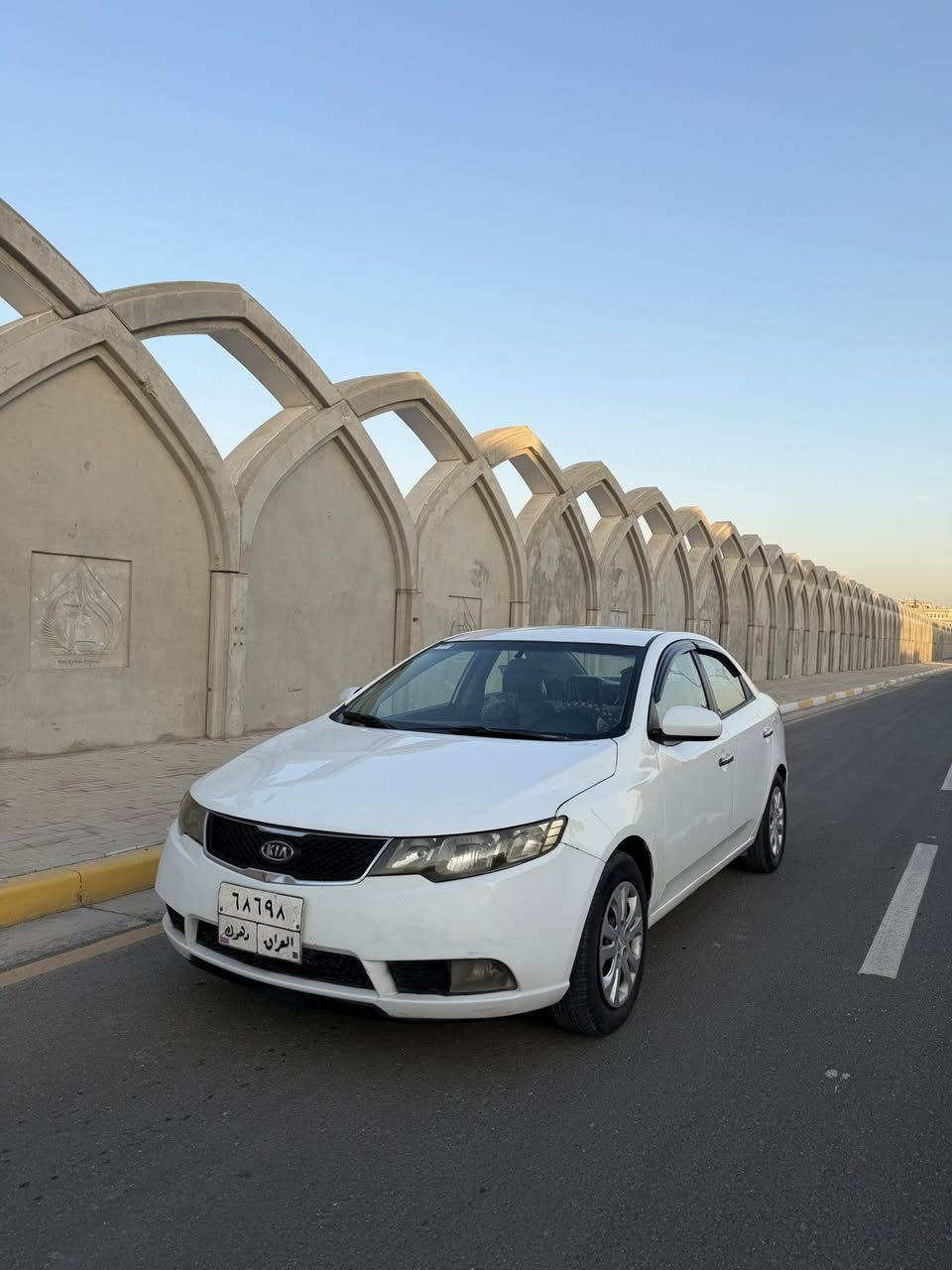 السلام عليكم كيا سيراتو موديل2013
خليجيه بيه 
بيه3قطع صبغ 
كير محرك جدد مكفولات حداديه90%جديده
تخم تاير جديد 
محرك 1600دكشن عالي
السياره جديده الحلى من الصور
السعر95
للستفسار ***********
***********
العنوان كربلاء
