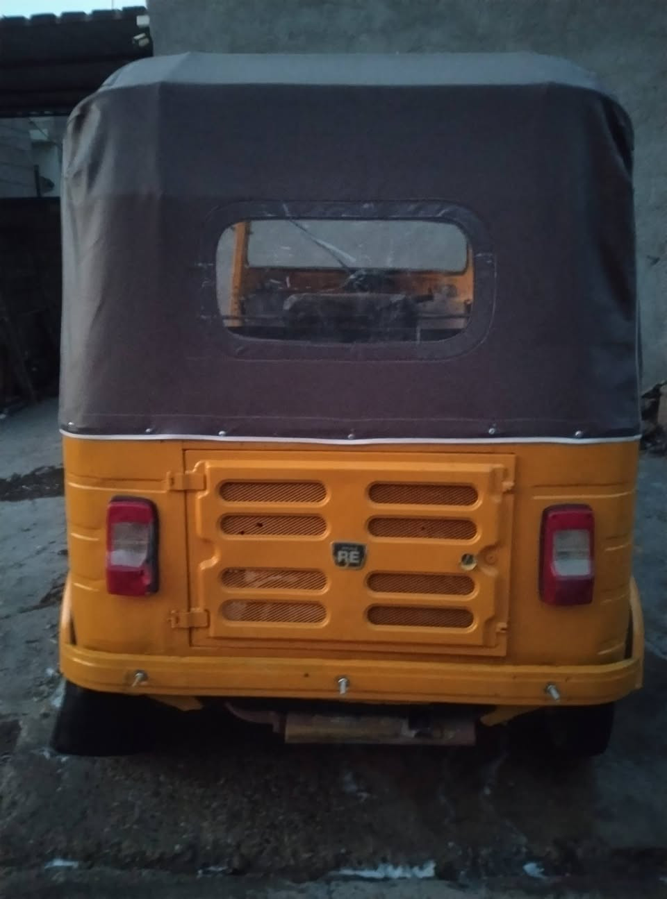 سلام عليكم تكتك مديل 17 شهر ال11مرقم ديالى  سنويه نكليزي بس تستلم لوحات من مرور بلاش مو بفلوس تعمير جديد تكتك خير من الله نكره سلف مكاني بعقوبة سعرها4100 وبيها مجال حك الجيه محرك اكسل كير مكفولات ***********
