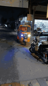 توك توك 20 شهر 12 للبيع بيع مستعجل 7500 وبيها مجال شيء قليل 0771001905...