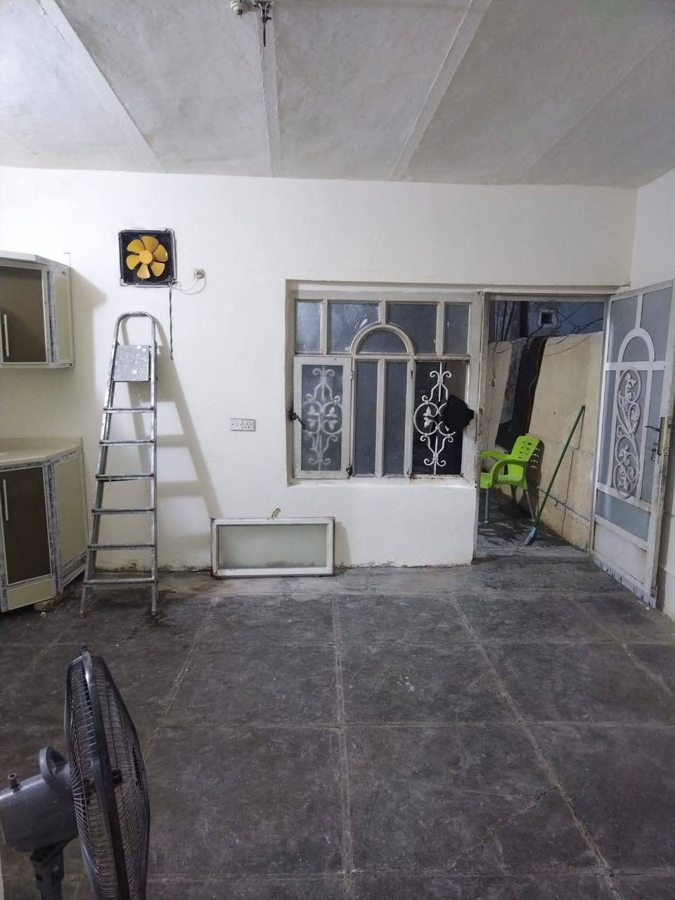 بيت مساحه 110 متر يتكون من غرفه كبيره 5*4 وصاله ومطبخ كبير 5*4  ومنور وصحيات داخليه وخارجيه هيكل وطارمه كبيره البيت إصلاح زراعي معاملته كامله مكان حي العسكري شارع ٨٠ مال النجف مقابل مخبز مهند نهاية البزل السعر 16 وبي مجال بسيط
***********
بيت مساحه 110 متر يتكون من غرفه كبيره 5*4 وصاله ومطبخ كبير 5*4  ومنور وصحيات داخليه وخارجيه هيكل وطارمه كبيره البيت إصلاح زراعي معاملته كامله مكان حي العسكري شارع ٨٠ مال النجف مقابل مخبز مهند نهاية البزل السعر 16 وبي مجال بسيط
