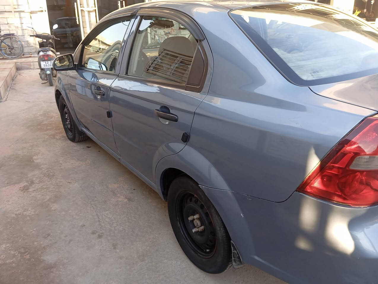 افيو كوري ( كير اوتوماتيك + جامات كهرب )  موديل 2009 رقم نينوى الماني وسنوية عظم  جديدة+ كابون بانزين   السعر ( ٦٠  ورقة )وبيها مجال للاتصال ***********  او ***********    (***********  او ***********)
