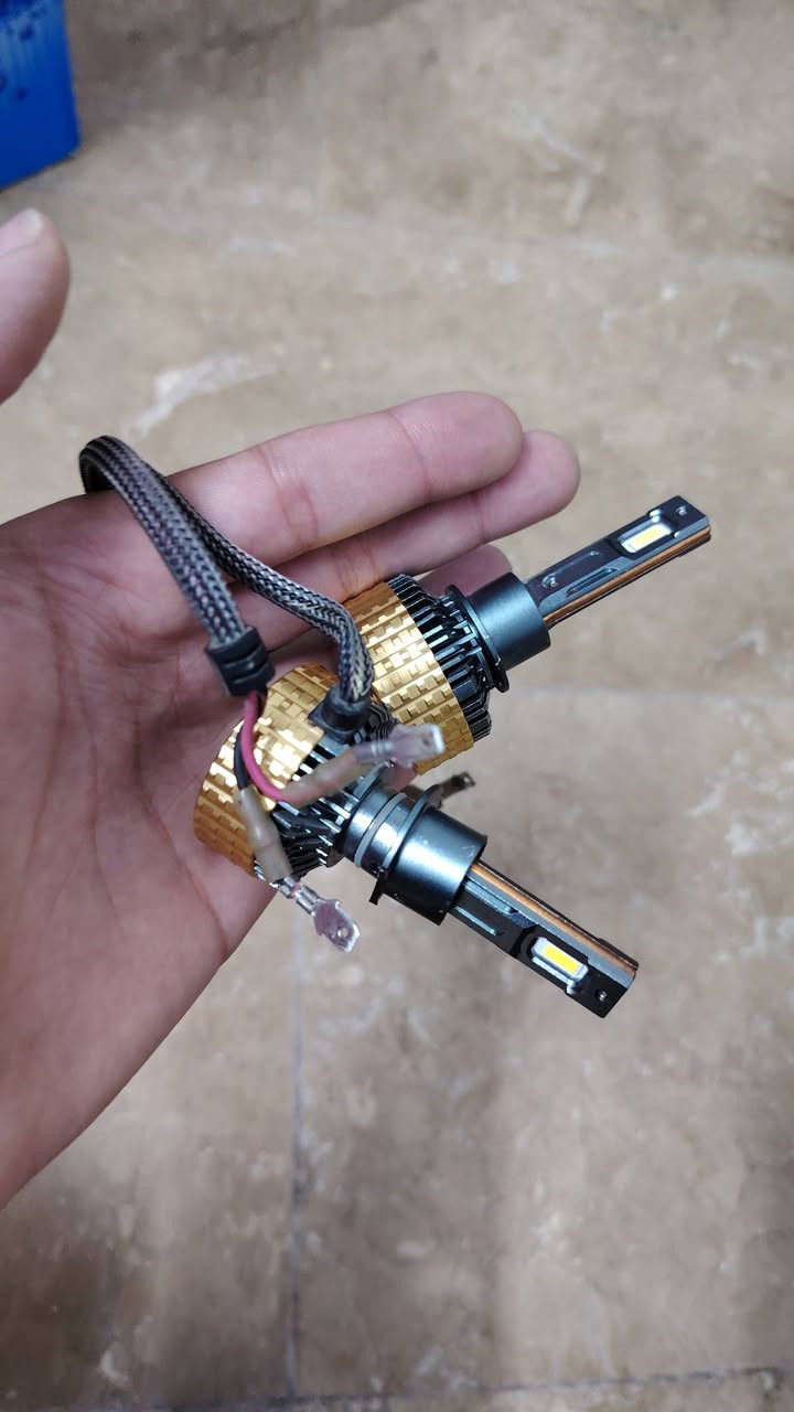 للبيع شلعه وحده الزنون موو ثلجي لونه يصير اوف وايت سيت بوصلات +اشاره لد مكاني بغداد الشعب سوق شلال الهاتف ***********
